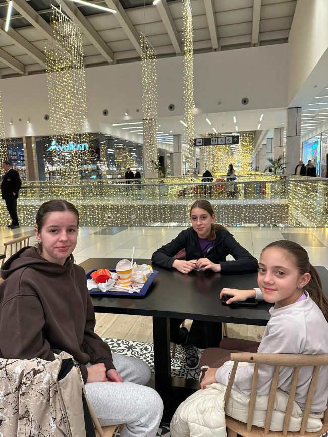 aaaMale Tehničarke u KG prvi nastup 3